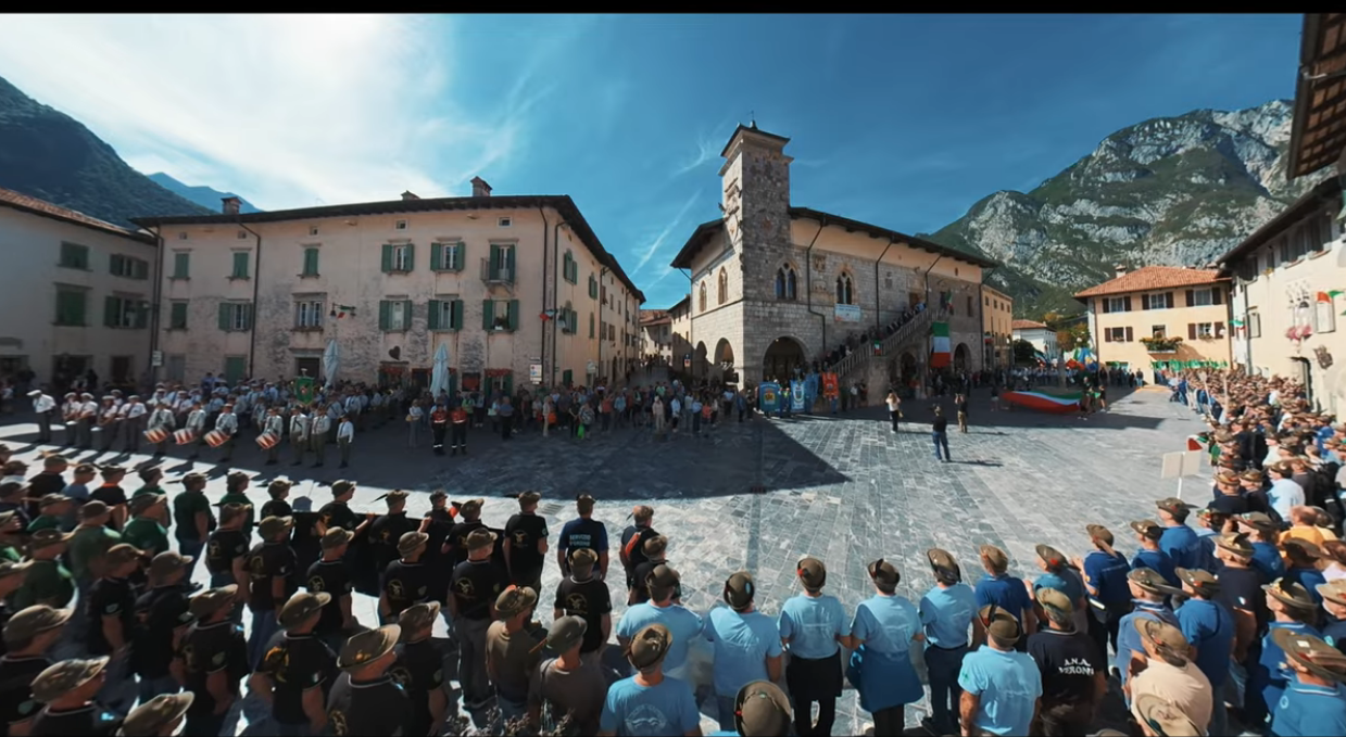 Quando la memoria torna a sfilare: il Battaglione Tolmezzo a Venzone